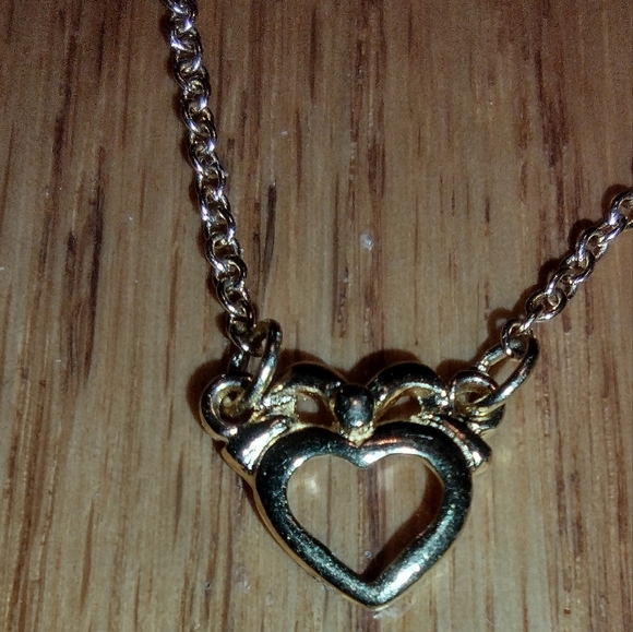 Gold heart bracelet - Picture 15 of 16
